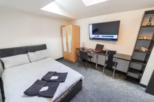Image of STAYSA Equipped studios near QE and UOB in GuestHouse close to the city!