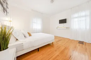 Image of 3BR Luxury Retreat with Easy Parking