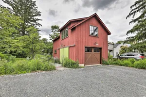 Image of Barn-Like Studio Suite with Flowering Garden!