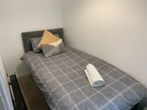 Image of Stylish and Immaculate 2-bed Apartment in Leigh