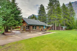 Image of Creekside Silver Gate Getaway w/ Fireplace!