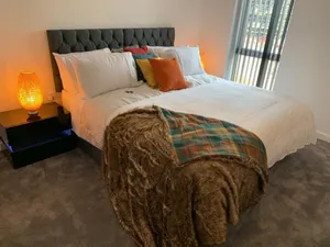 Image of Lakeside 2 BED LUXURY APARTMENT No PARTIES No EVENTS Early Check-in Late Check- Out Allowed