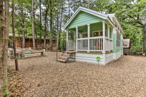 Image of Cozy Broken Bow Getaway with Fire Pit, 5 Mi to Lake!
