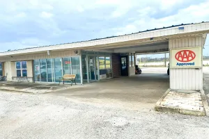Image of Shamrock Kings Inn By OYO Marked Tree I-555