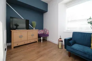 Image of Comfortable 5-Bedroom Home free parking