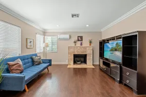 Image of Modern Family Home w Full Amenities & Near ONT