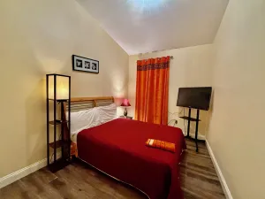 Image of MOTEL House