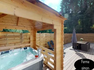 Image of Farmhouse by Lake Coo With Jacuzzi