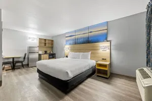 Image of Days Inn & Suites by Wyndham Texas City