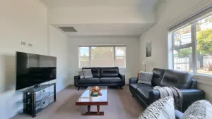 Image of Cheerful 5 - Bedroom Home - Free Parking