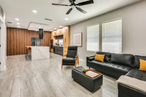 Image of Modern Lakeland Golf Retreat with Putting Green