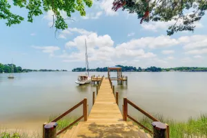 Image of Pets Welcome: Riverfront Getaway in Colonial Beach
