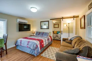 Image of Pet-Friendly Vacation Rental Cabin in Whittier
