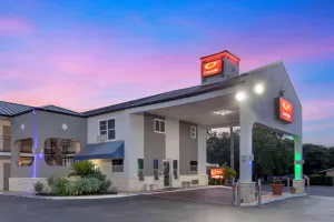 Image of Econo Lodge Inn & Suites Near Lackland AFB