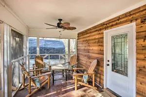 Image of Deck, Grill and Yard Pet-Friendly Van Alstyne Gem!
