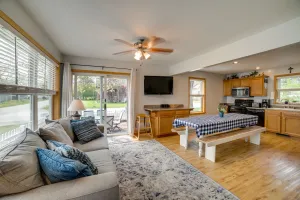 Image of Cottage in Edinboro: Walk to Pat Crawford Beach!