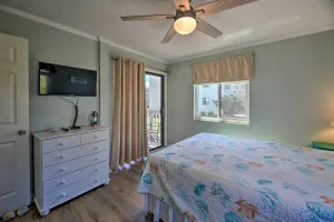 Image of Emerald Isle Resort-style Condo: Walk to Beaches!