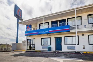 Image of Motel 6 Denton, TX - UNT