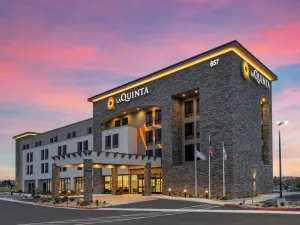 Image of La Quinta Inn and Suites by Wyndham Lincoln