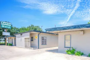 Image of Aaron Motel By OYO San Antonio NW I-10