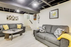 Image of 2 Mi to Lincoln Park Zoo: Family-friendly Home