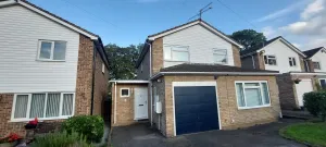 Image of Luxury 5 BDR 2 BA House with Parking in Sandhurst By 360Stays
