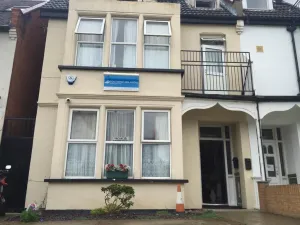 Image of Southend Inn Hotel - Close to Beach, Train Station & Southend Airport
