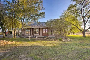 Image of Charming Gainesville Retreat Barn, Horses Welcome