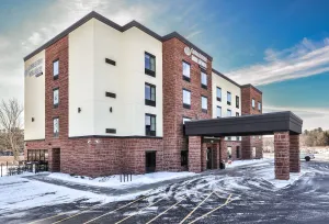 Image of Cobblestone Hotel & Suites - Rhinelander