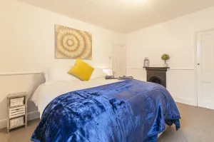 Image of Modern Quirky Exeter City Cottage 2 min walk - shops