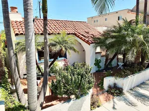 Image of Belmont Shore Coastal Cottage - Cozy Home for 6 - 2 Blocks to Beach