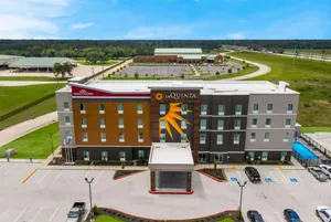 Image of La Quinta Inn & Suites by Wyndham Sulphur Lake Charles