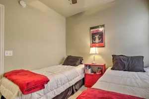 Image of Fayetteville Apt by Univ of Arkansas Campus!