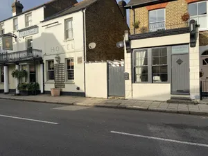 Image of Immaculate 1-bed Apartment Near the River Thames