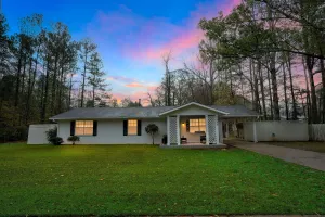 Image of Family-friendly 3br Oasis In Powder Springs 3 Bedroom Home