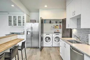Image of Scenic Depoe Bay Townhome w/ Deck < 1 Mi to Parks!