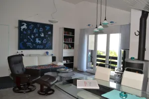 Image of Two-bedroom Apartment for 4-5 guests with lake and mountain views