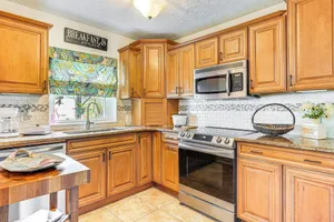 Image of Walk to Parks & Golf: Artsy Bungalow in Lakeland!
