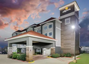 Image of La Quinta Inn & Suites by Wyndham Paris