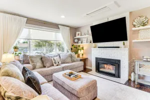 Image of 7 Mi to Vancouver Waterfront: Sleek Home w/ Yard!