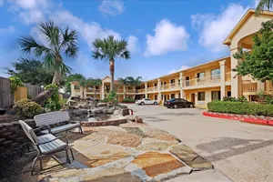 Image of Super 8 by Wyndham Houston Hobby Airport South