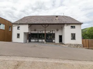 Image of Farmhouse by Lake Coo With Jacuzzi
