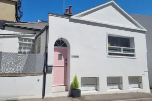Image of Quirky Seaside Family Cottage, Walk to the Waves!