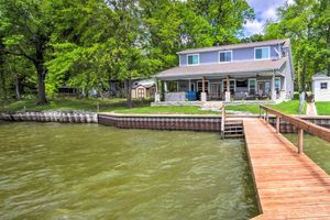 Image of Private Dock and Boat House Lakefront Mabank Home