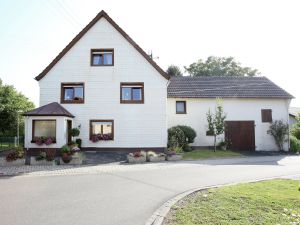 Image of Spacious Apartment in Pracht near Forest