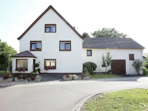 Image of Spacious Apartment in Pracht near Forest