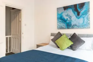 Image of 3-bedroom Home in Liverpool L15 with FREE Parking