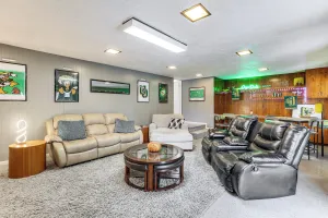 Image of < 3 Mi to UO Campus: Pet-friendly Springfield Home