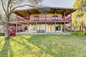 Image of Pet-Friendly Grants Pass Home with Hot Tub!