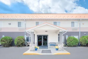Image of Days Inn & Suites by Wyndham Fargo 19th Ave/Airport Dome